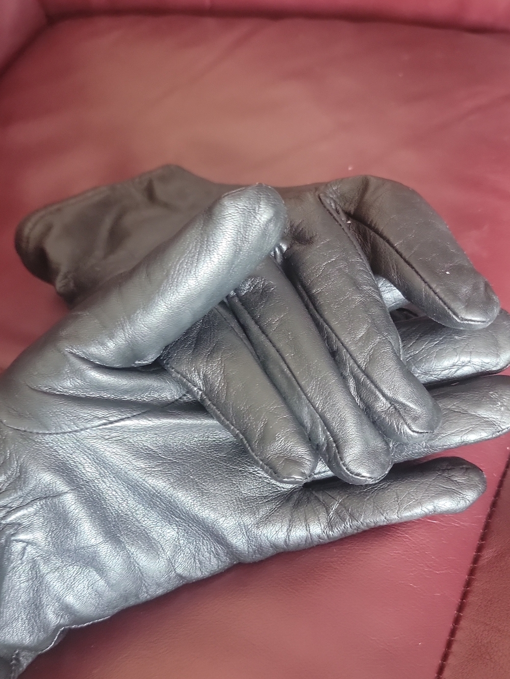 3M Thinsulate Black Leather Women's Gloves - Classic Smooth Finish